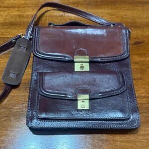 Handcrafted Brown Leather Men's Bag very vintage and in excellent condition.
